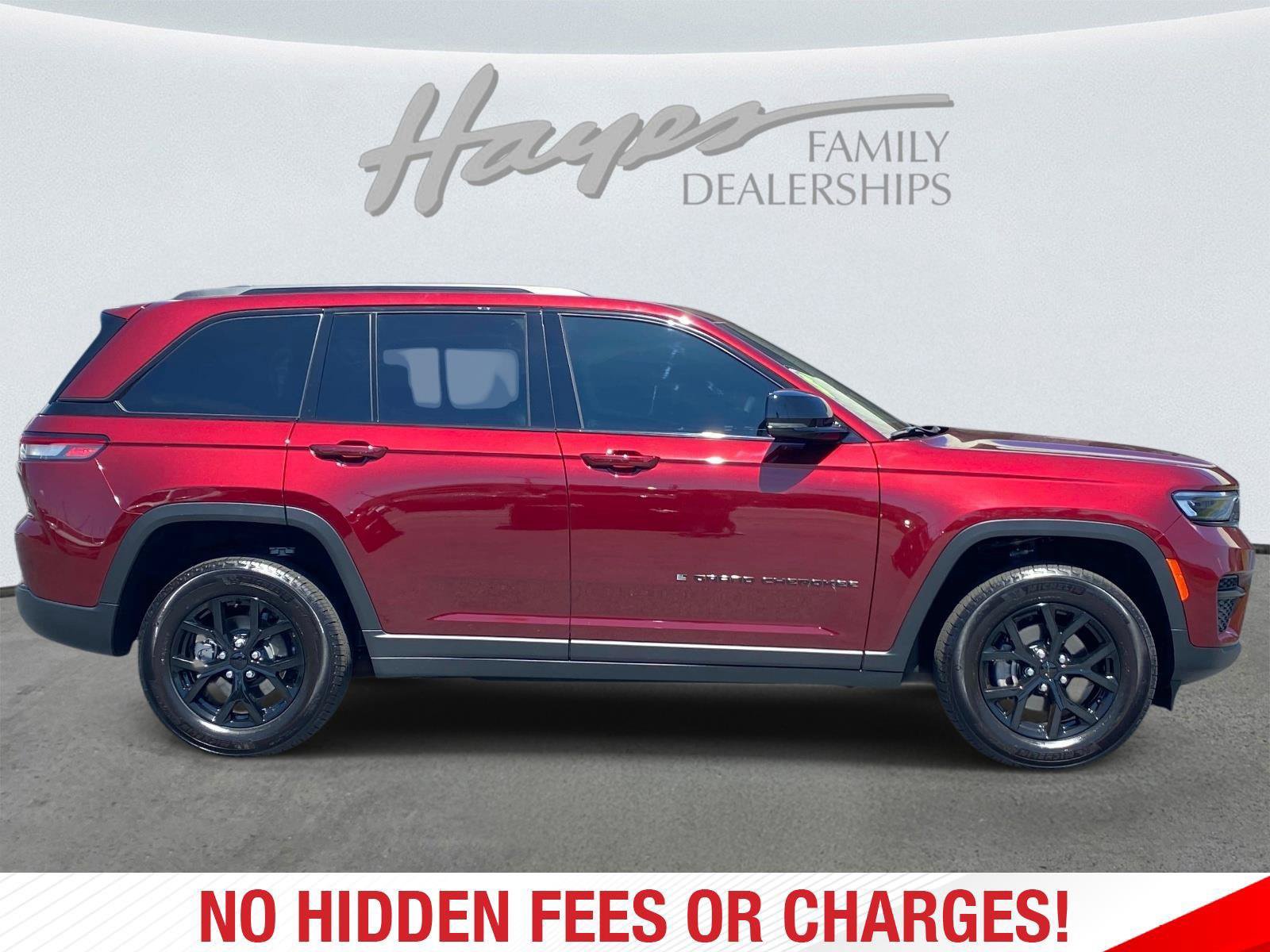 Used 2025 Jeep Grand Cherokee Altitude RWD image 2