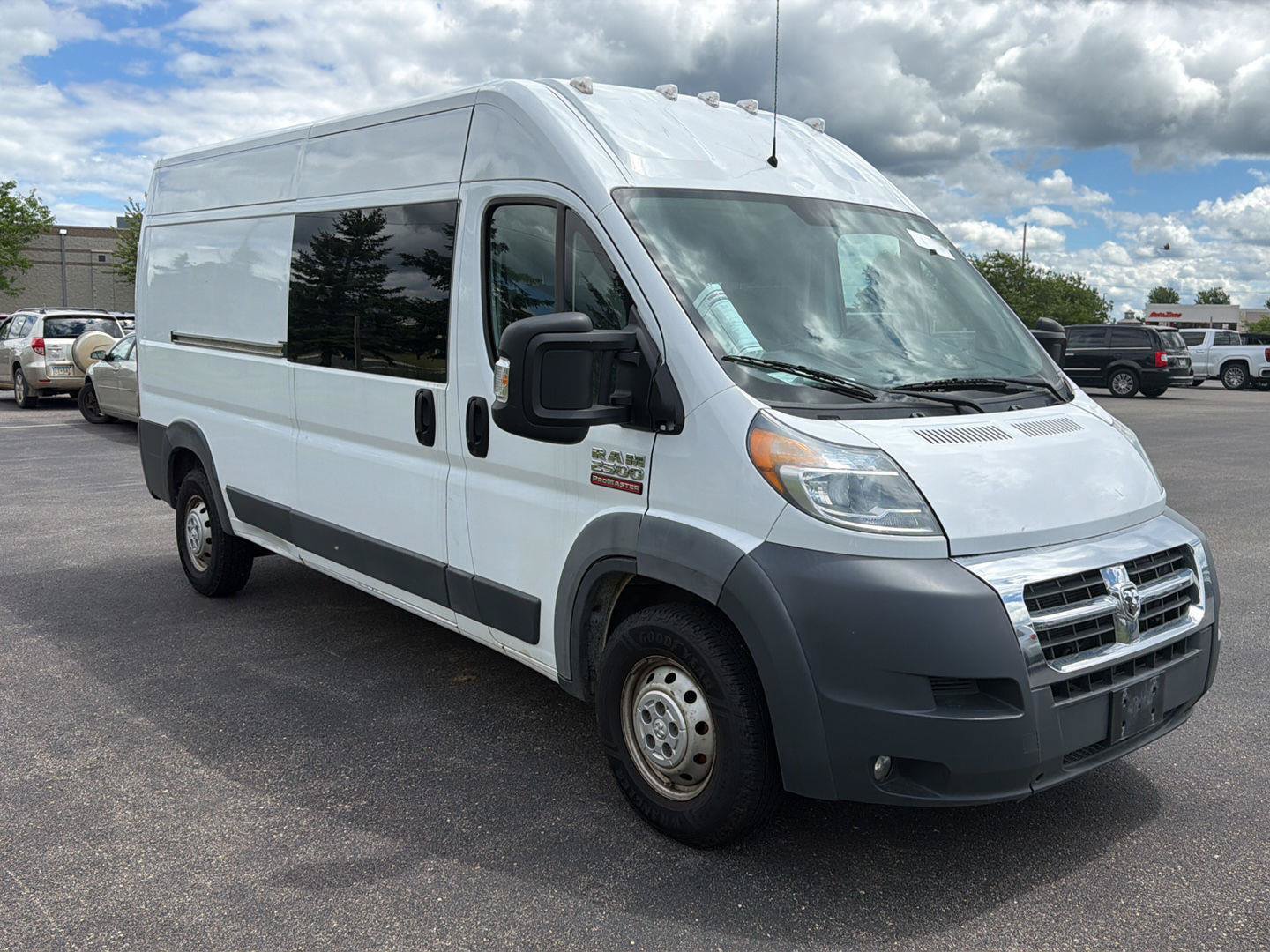 Used 2017 RAM ProMaster 2500 w/ Premium Appearance Group FWD image 2