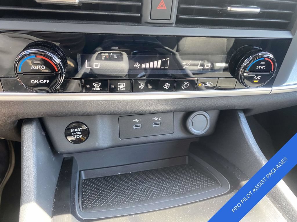 Used 2025 Nissan Rogue SV FWD image 26