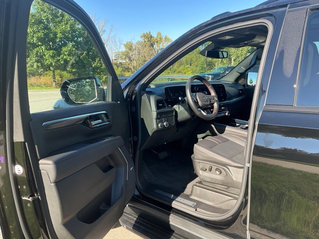 Used 2025 Chevrolet Tahoe RST w/ Comfort Package AWD/4WD image 16