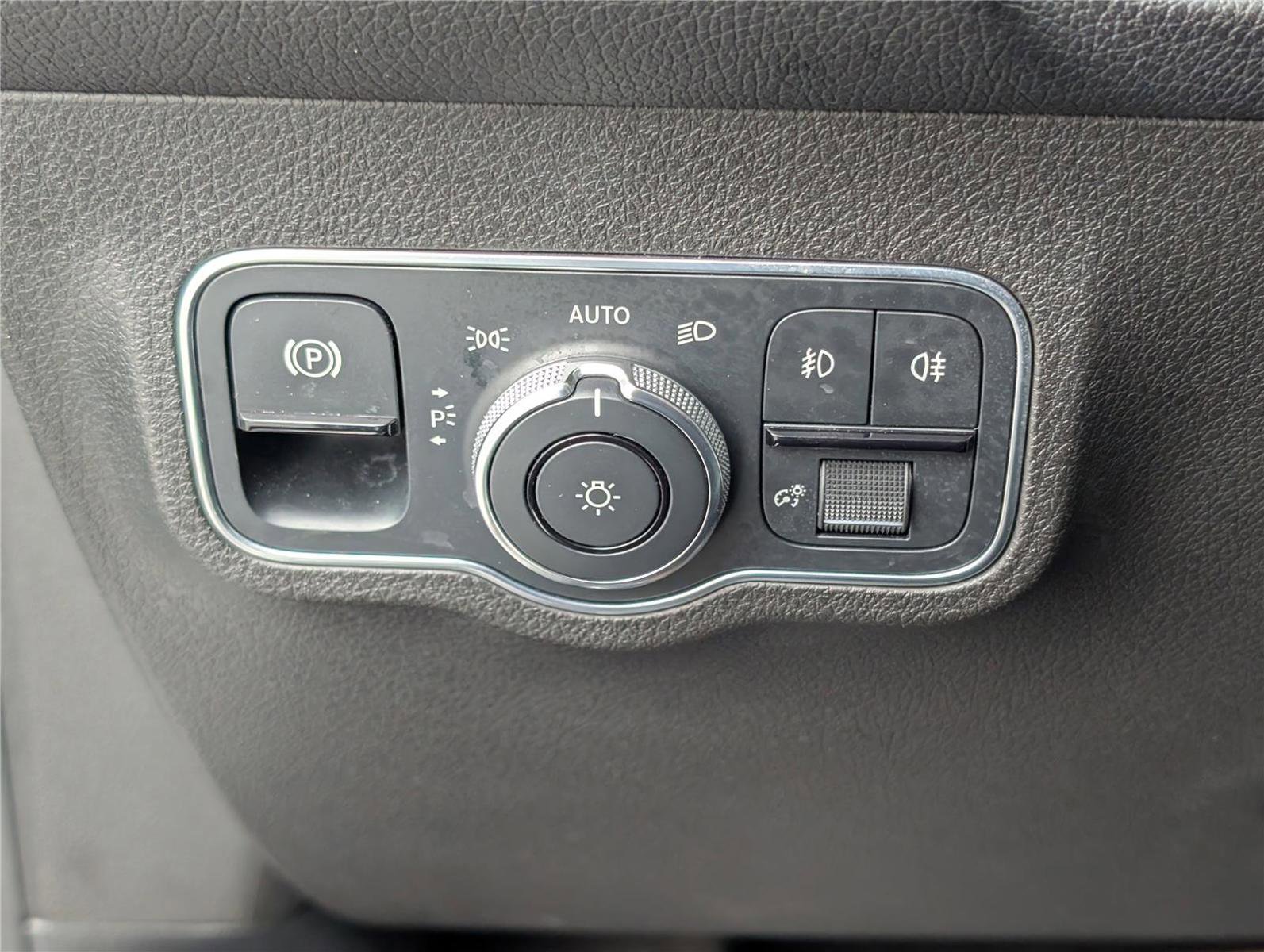 Used 2021 Mercedes-Benz GLB 250 4MATIC image 21