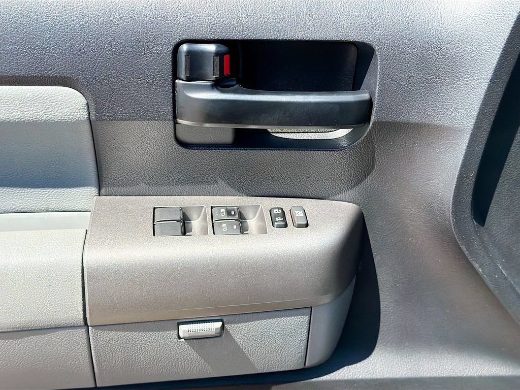 Used 2016 Toyota Sequoia SR5 AWD/4WD image 19