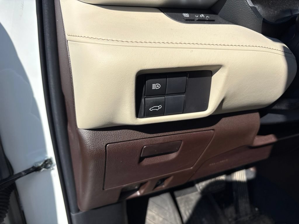 Used 2022 Toyota Highlander XLE AWD/4WD image 18