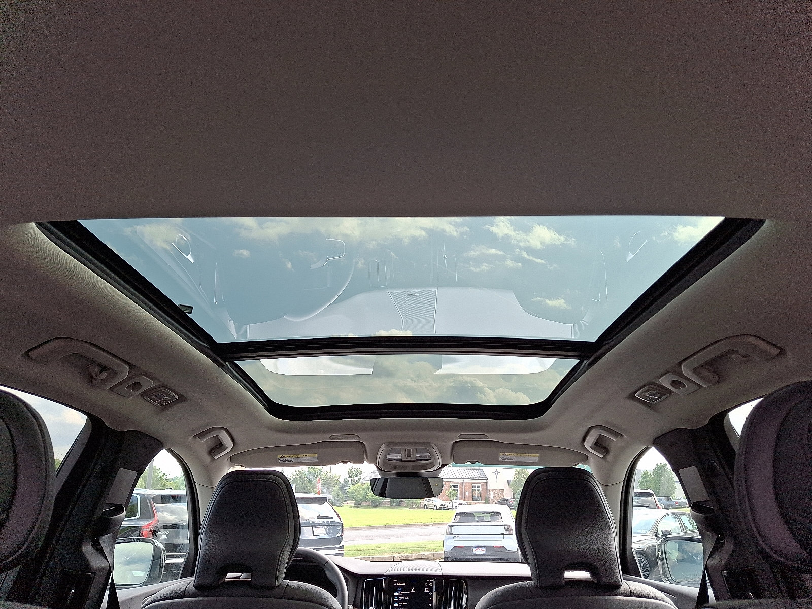 Used 2024 Volvo XC60 T8 Plus w/ Protection Package Premier image 14