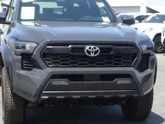 Used 2025 Toyota Tacoma TRD Off-Road AWD/4WD image 4