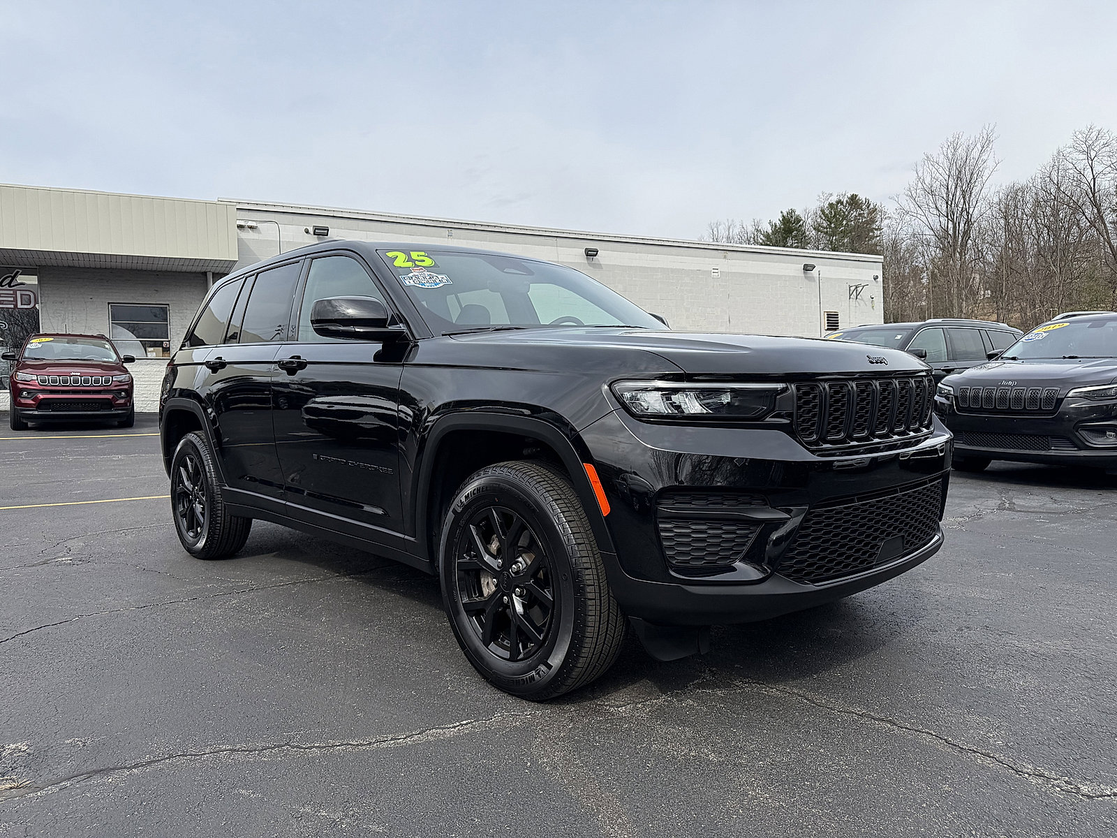 Used 2025 Jeep Grand Cherokee Altitude image 25