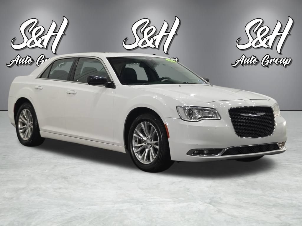 Used 2017 Chrysler 300 Touring w/ Value Package RWD image 2