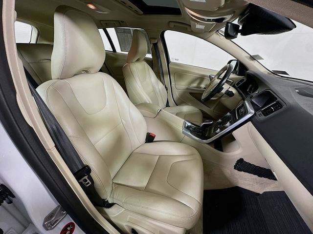 Used 2016 Volvo V60 T5 Platinum image 30