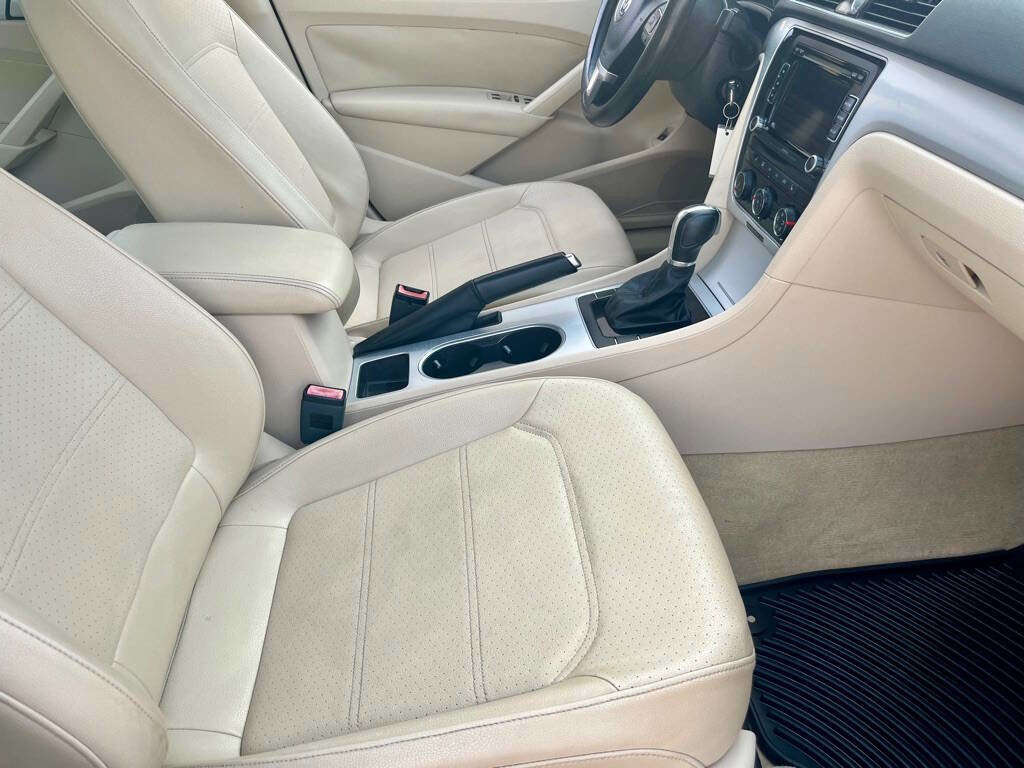 Used 2013 Volkswagen Passat TDI SE image 11