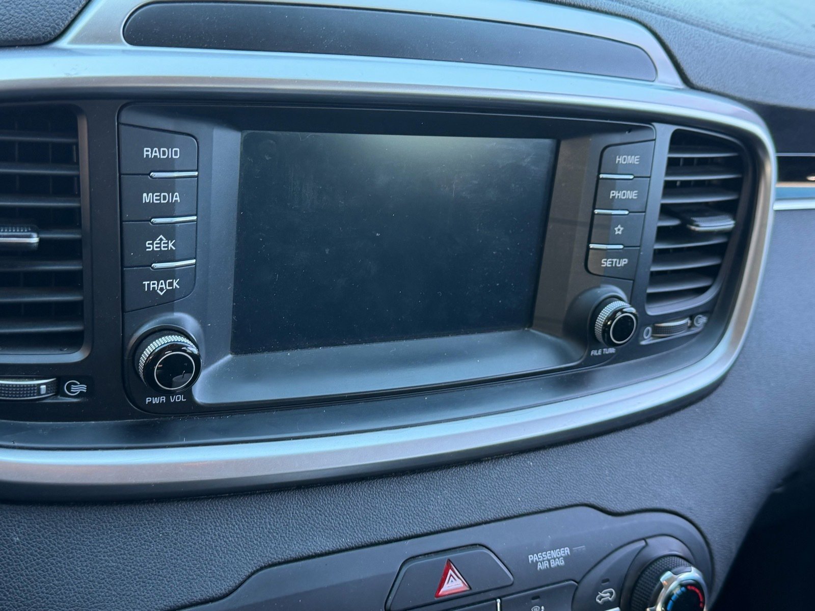 Used 2019 Kia Sorento LX image 9