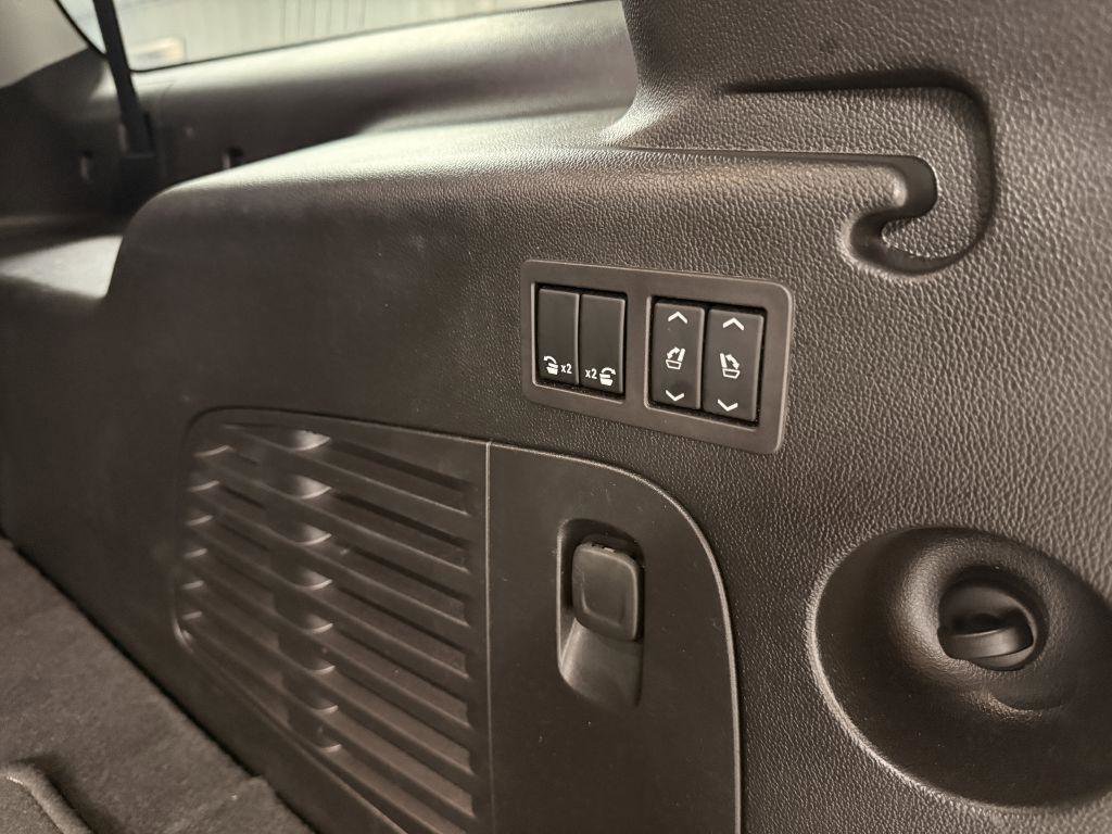 Used 2019 Chevrolet Suburban Premier AWD/4WD image 37