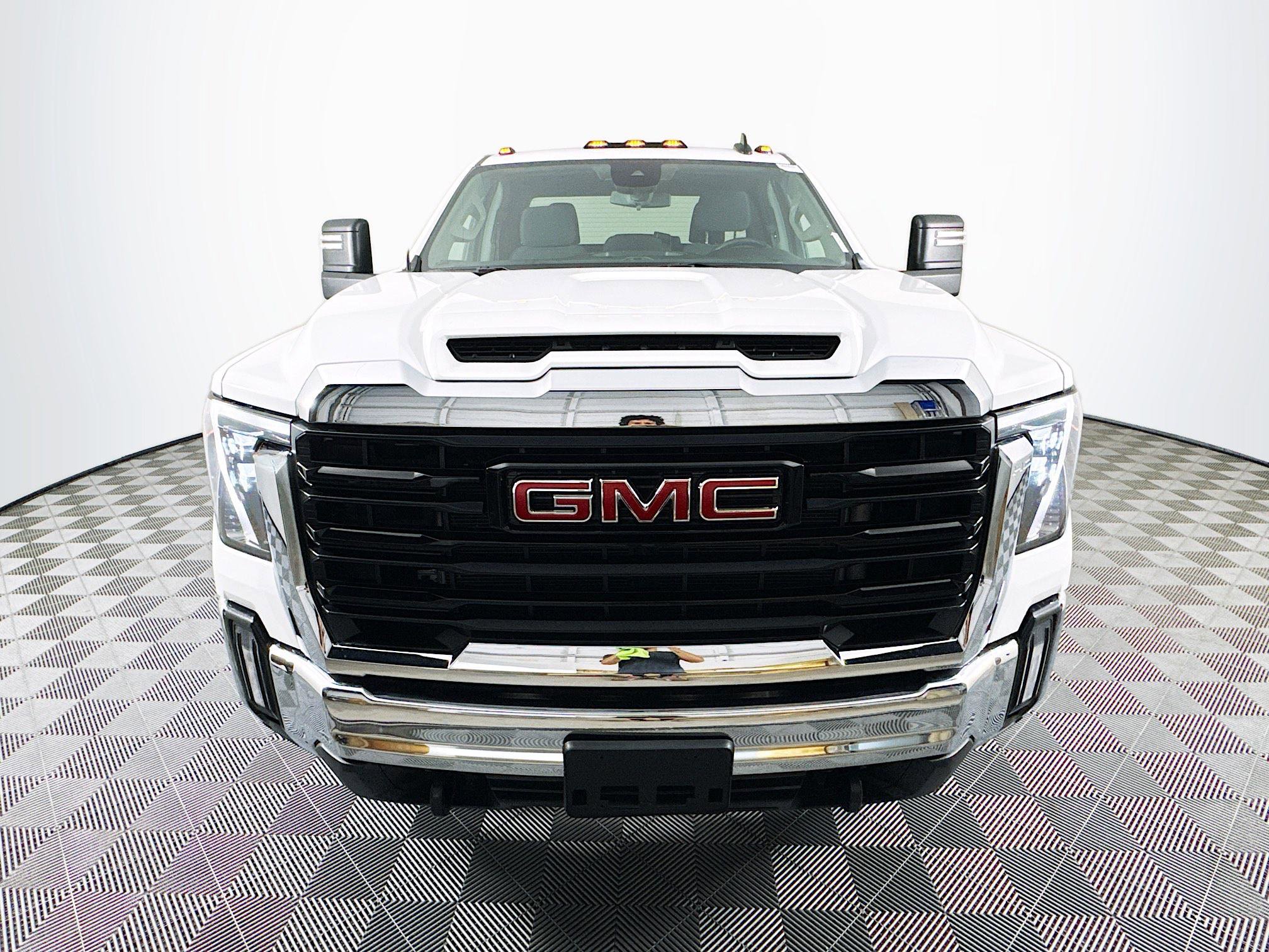 Used 2024 GMC Sierra 2500 Pro w/ Convenience Package image 2