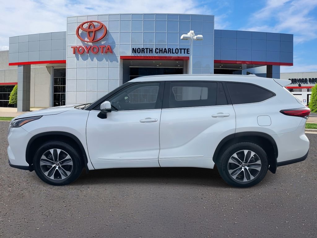 Used 2021 Toyota Highlander XLE image 6