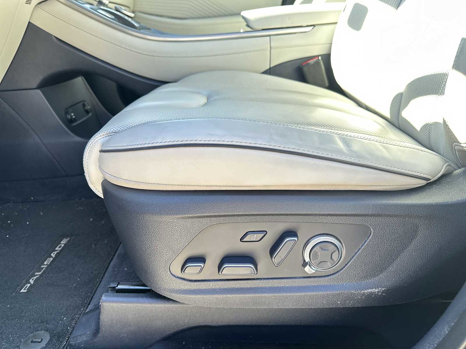 Used 2023 Hyundai Palisade Calligraphy image 28