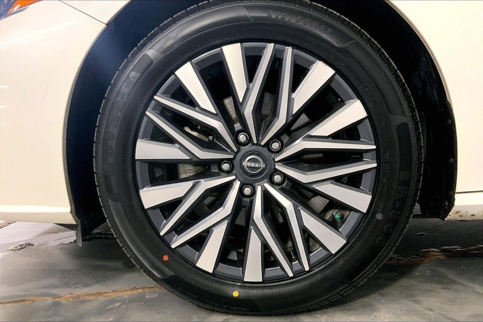 Used 2025 Nissan Altima 2.5 SV image 9