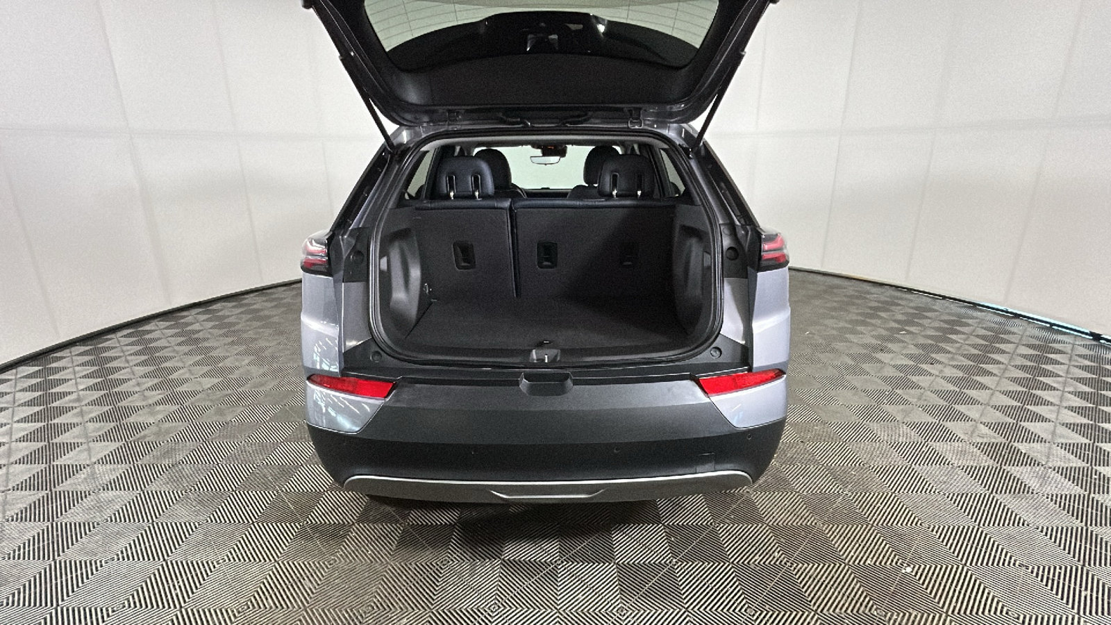 Used 2023 Chevrolet Bolt EUV Premier FWD image 31