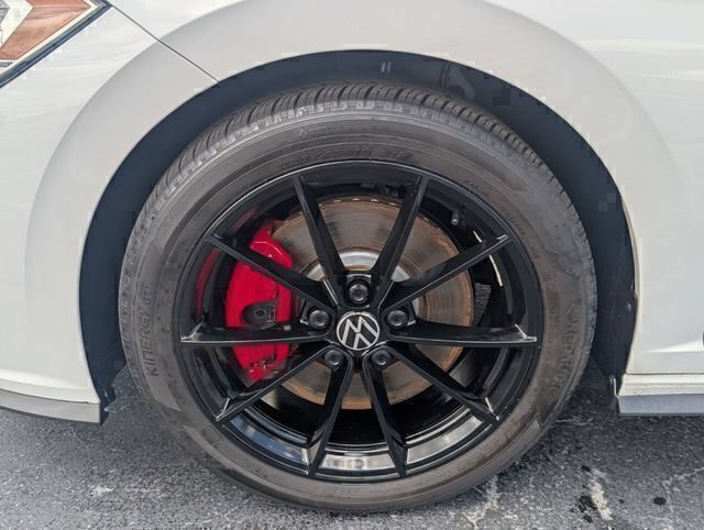 Used 2024 Volkswagen Jetta GLI 40th Anniversary Edition FWD image 9
