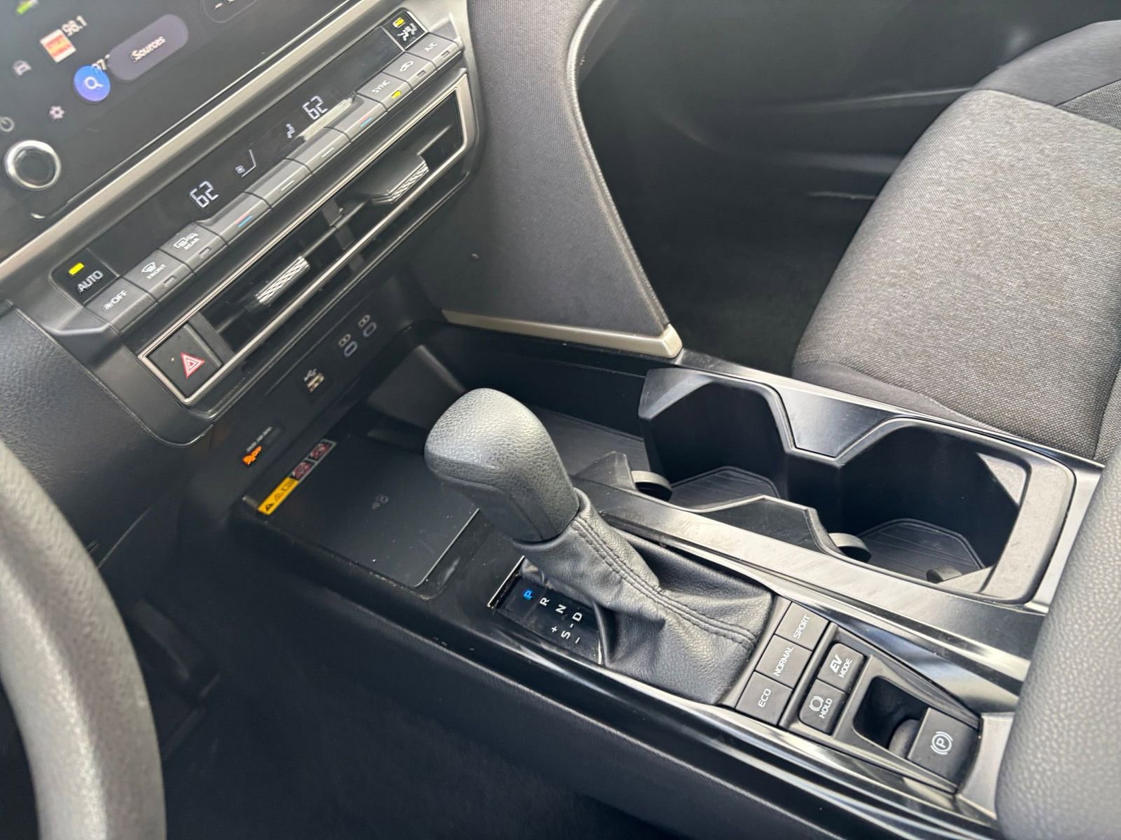 Used 2025 Toyota Camry LE image 40