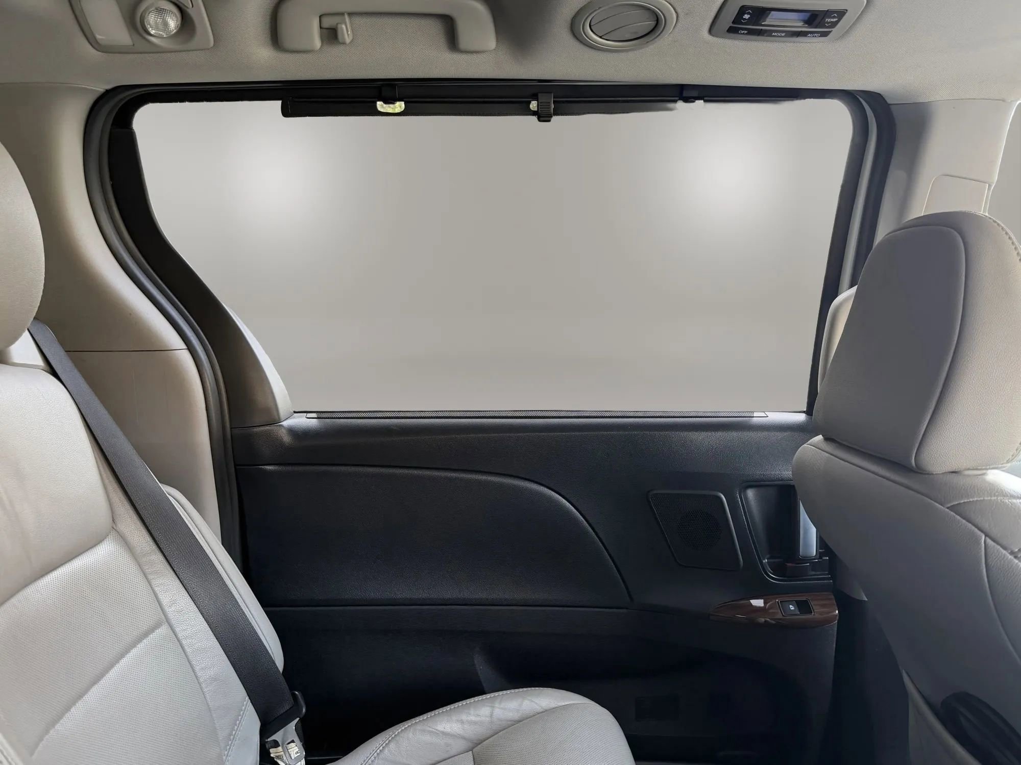 Used 2018 Toyota Sienna Limited Premium image 34