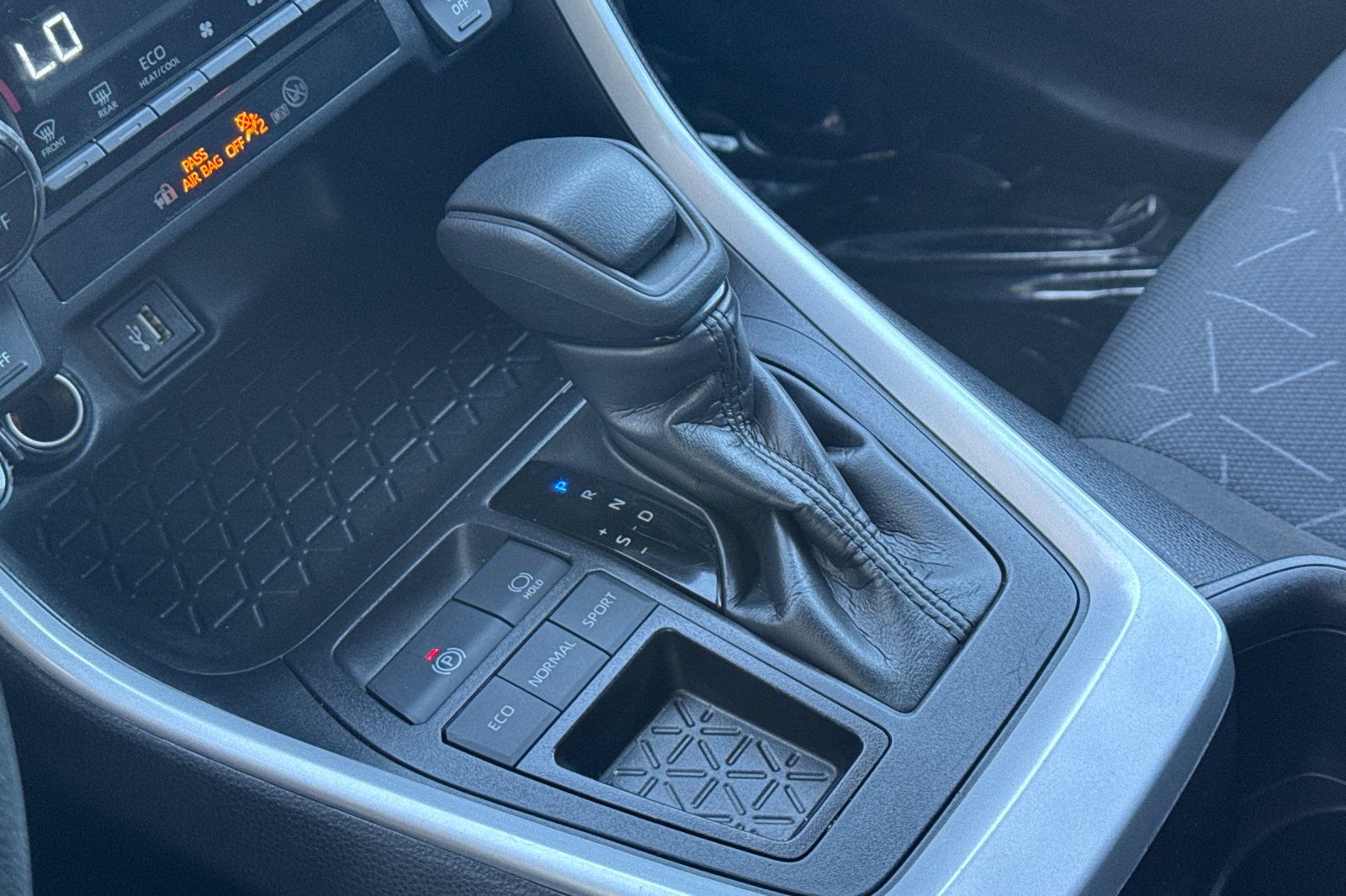 Certified 2025 Toyota RAV4 XLE FWD image 21