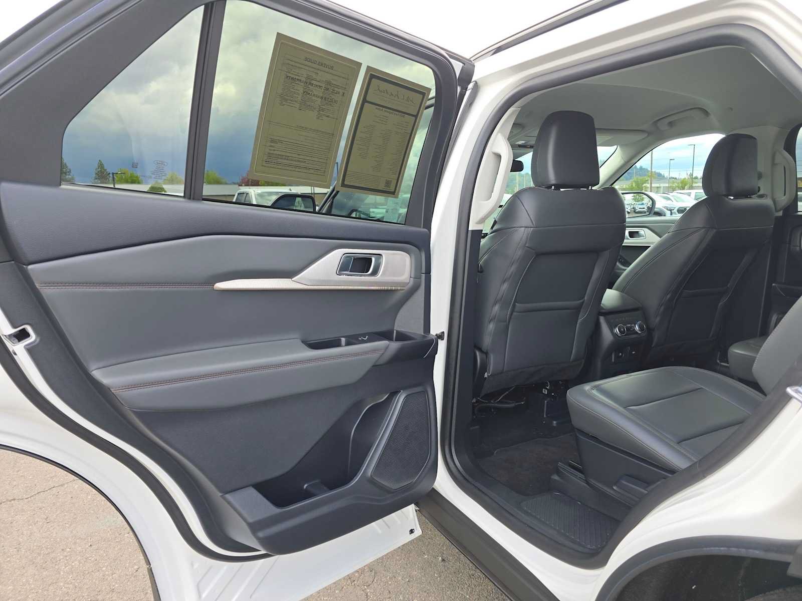 Used 2025 Ford Explorer Active w/ Active Comfort Package RWD image 15