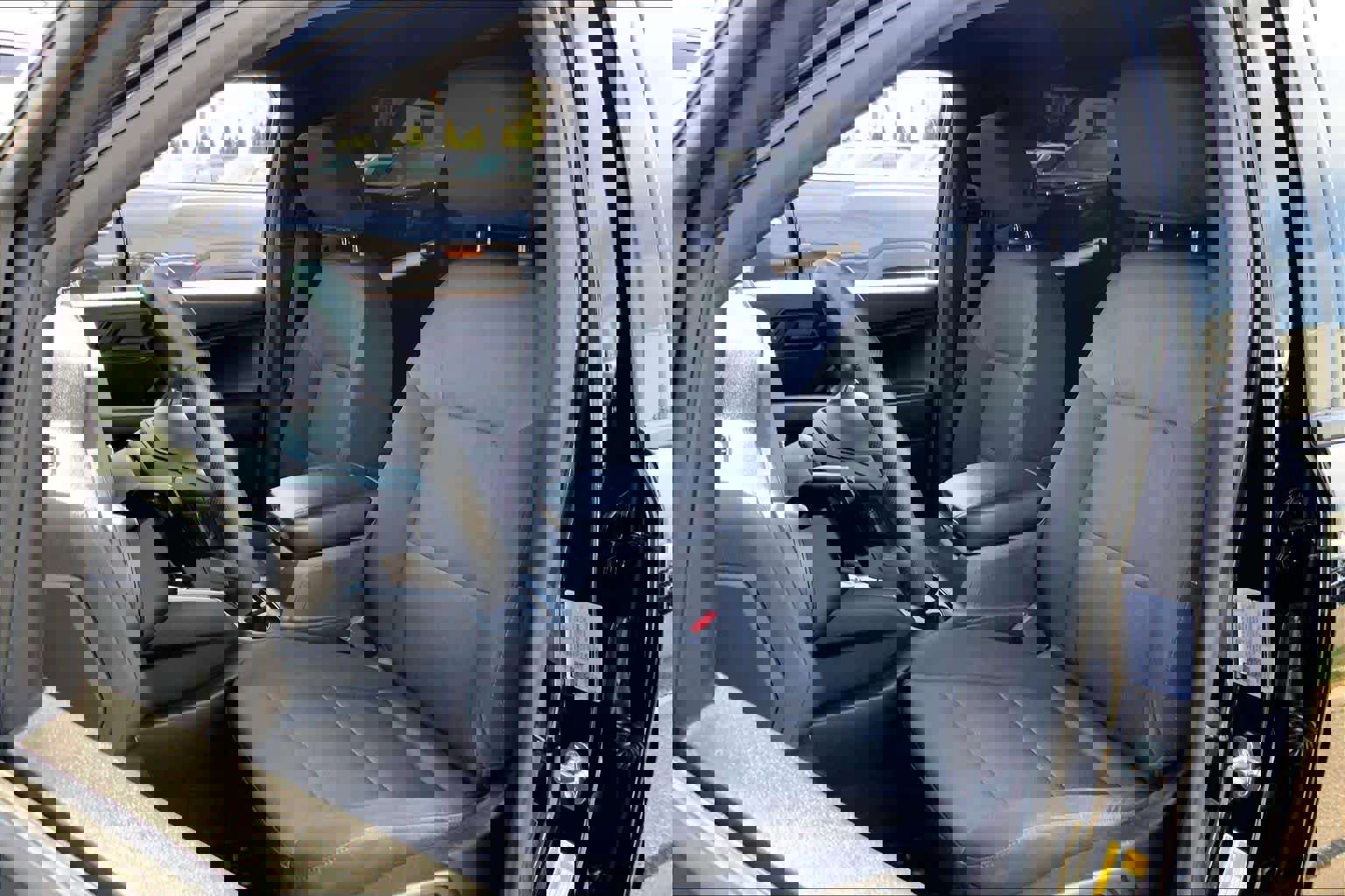 Used 2023 Chevrolet Colorado Trail Boss w/ Technology Package AWD/4WD image 9