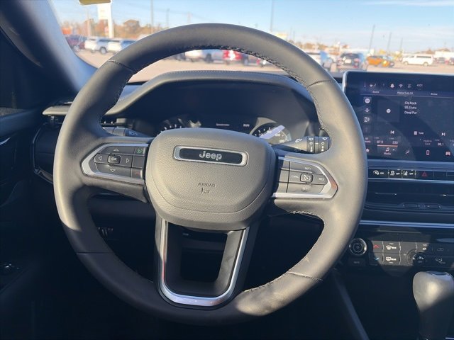 Used 2025 Jeep Compass Latitude w/ Altitude Special Edition image 15