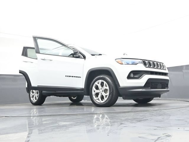 Used 2024 Jeep Compass Latitude AWD/4WD image 43