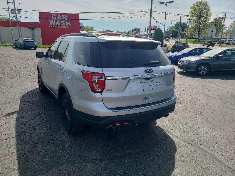 Used 2018 Ford Explorer XLT w/ Equipment Group 202A AWD/4WD image 4