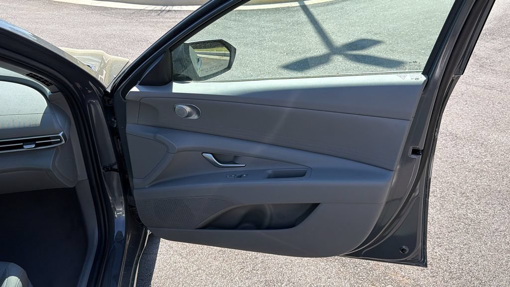 New 2026 Hyundai Elantra SE FWD image 15