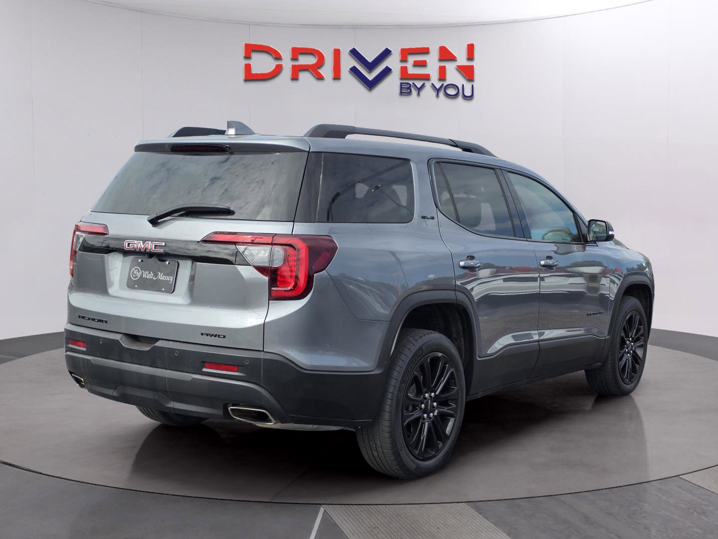 Used 2021 GMC Acadia SLE w/ Driver Convenience Package image 5