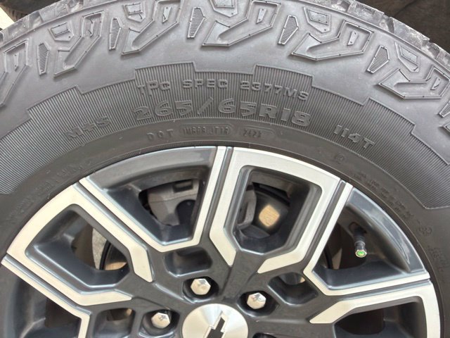 Used 2023 Chevrolet Colorado Z71 AWD/4WD image 11