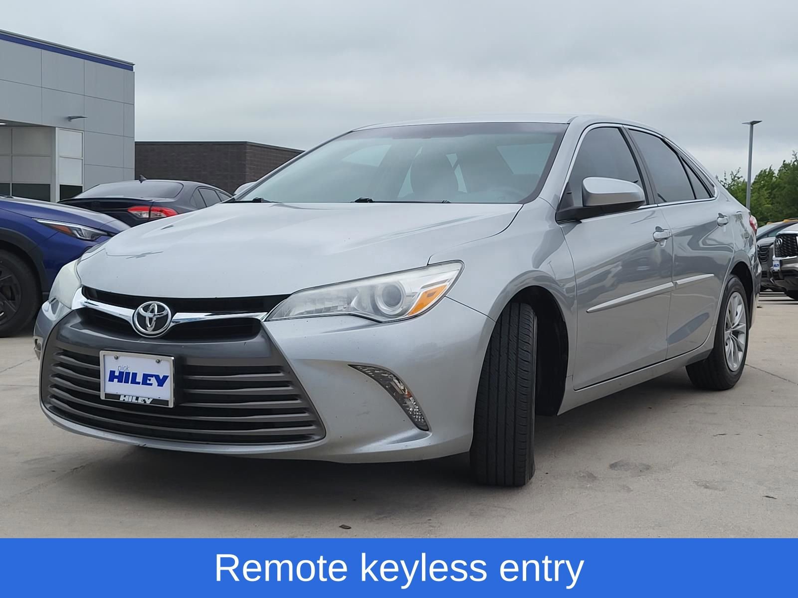 Used 2017 Toyota Camry LE image 2