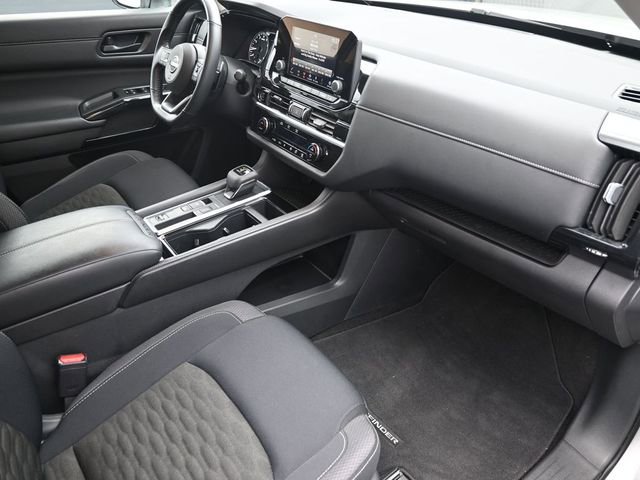 Used 2024 Nissan Pathfinder SV image 39
