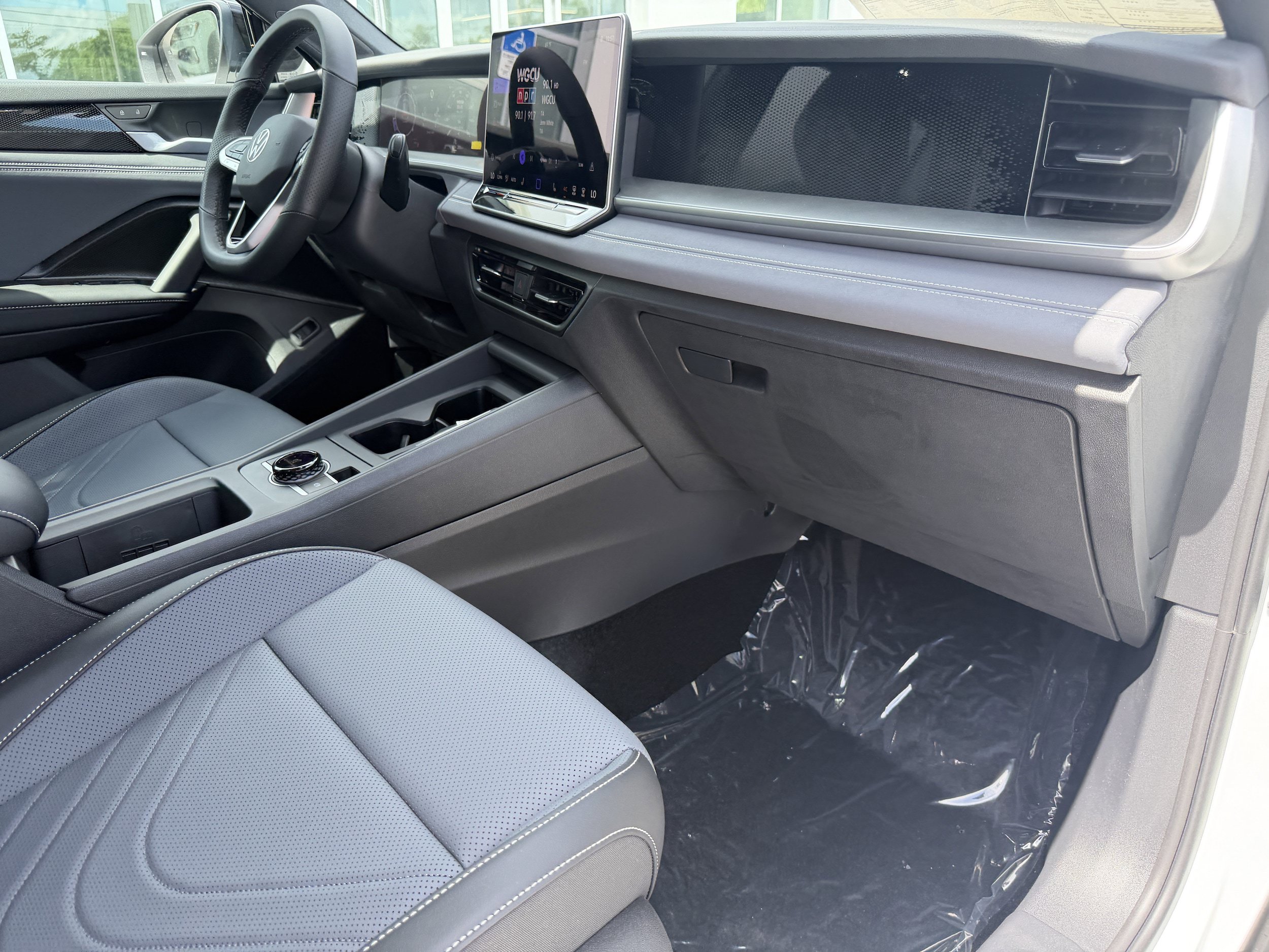 New 2026 Volkswagen Tiguan SE R-Line FWD image 12