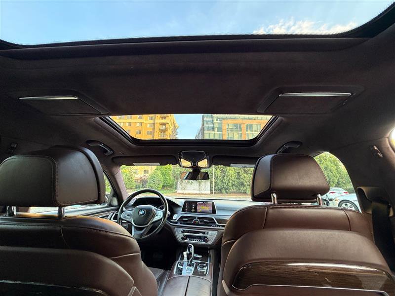 Used 2019 BMW 750i xDrive w/ Luxury Rear Seating Package AWD/4WD image 35