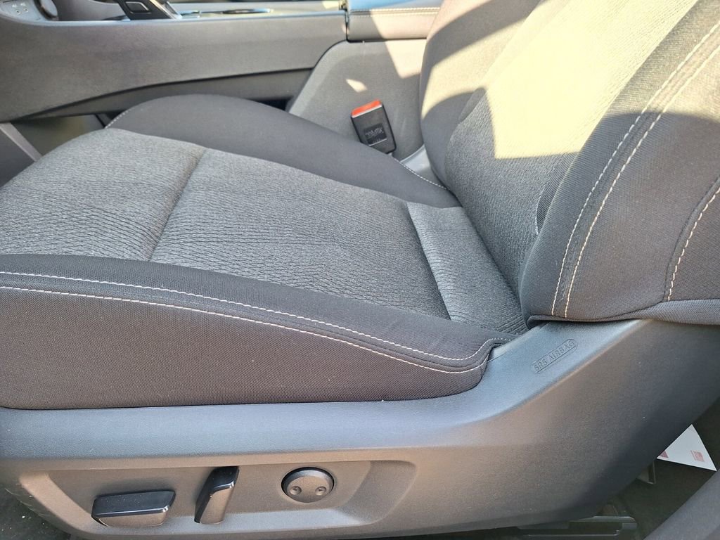 Certified 2025 Nissan Rogue SV image 8