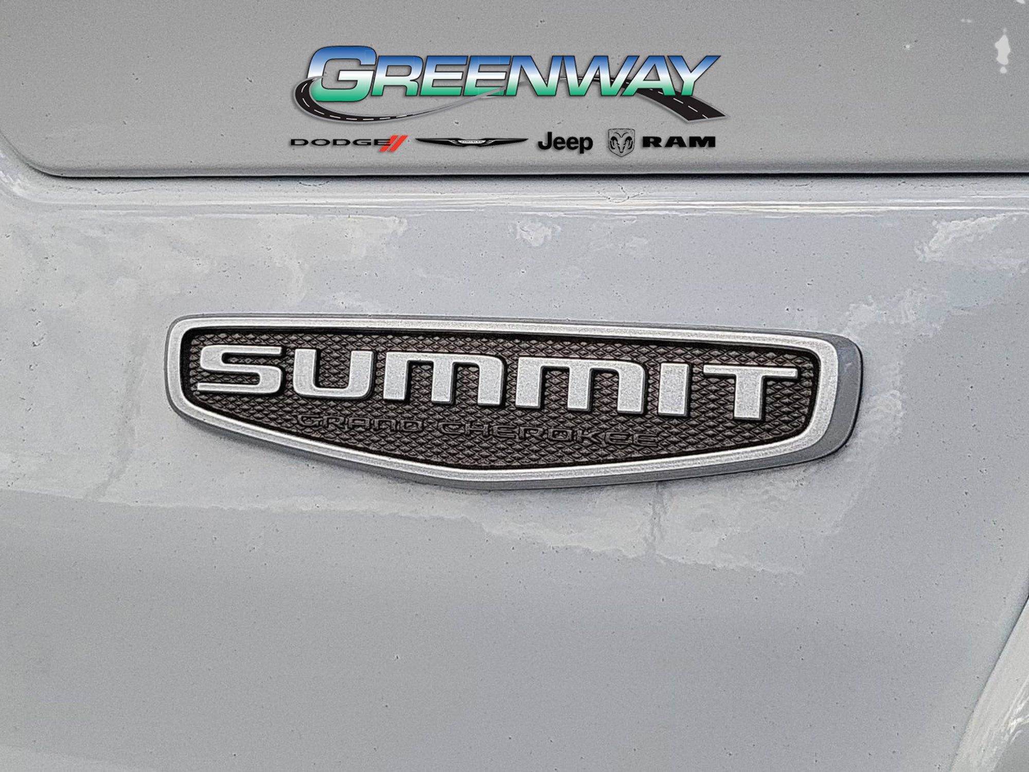 Used 2025 Jeep Grand Cherokee Summit image 9
