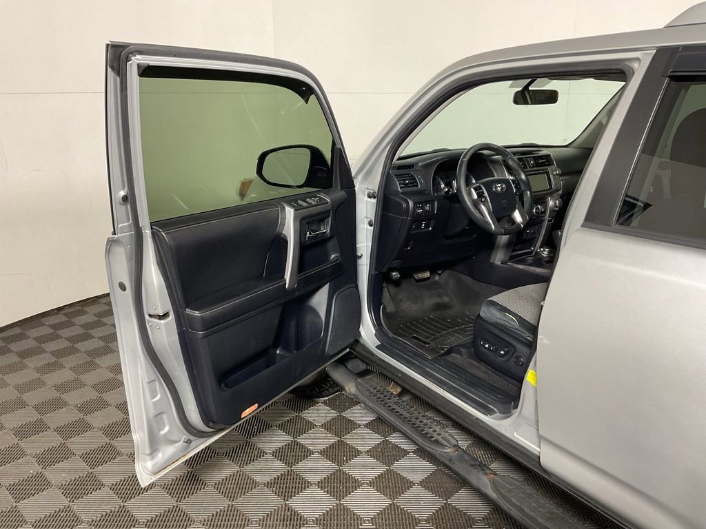 Used 2015 Toyota 4Runner SR5 image 14