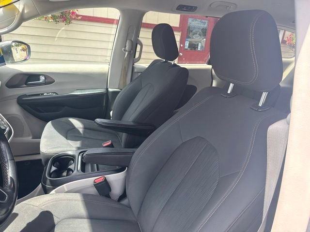 Used 2019 Chrysler Pacifica Touring Plus w/ Advanced Safetytec Group FWD image 10