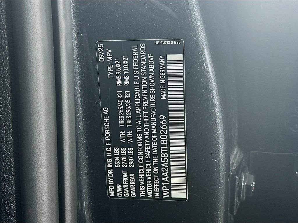 Certified 2026 Porsche Macan AWD/4WD image 36