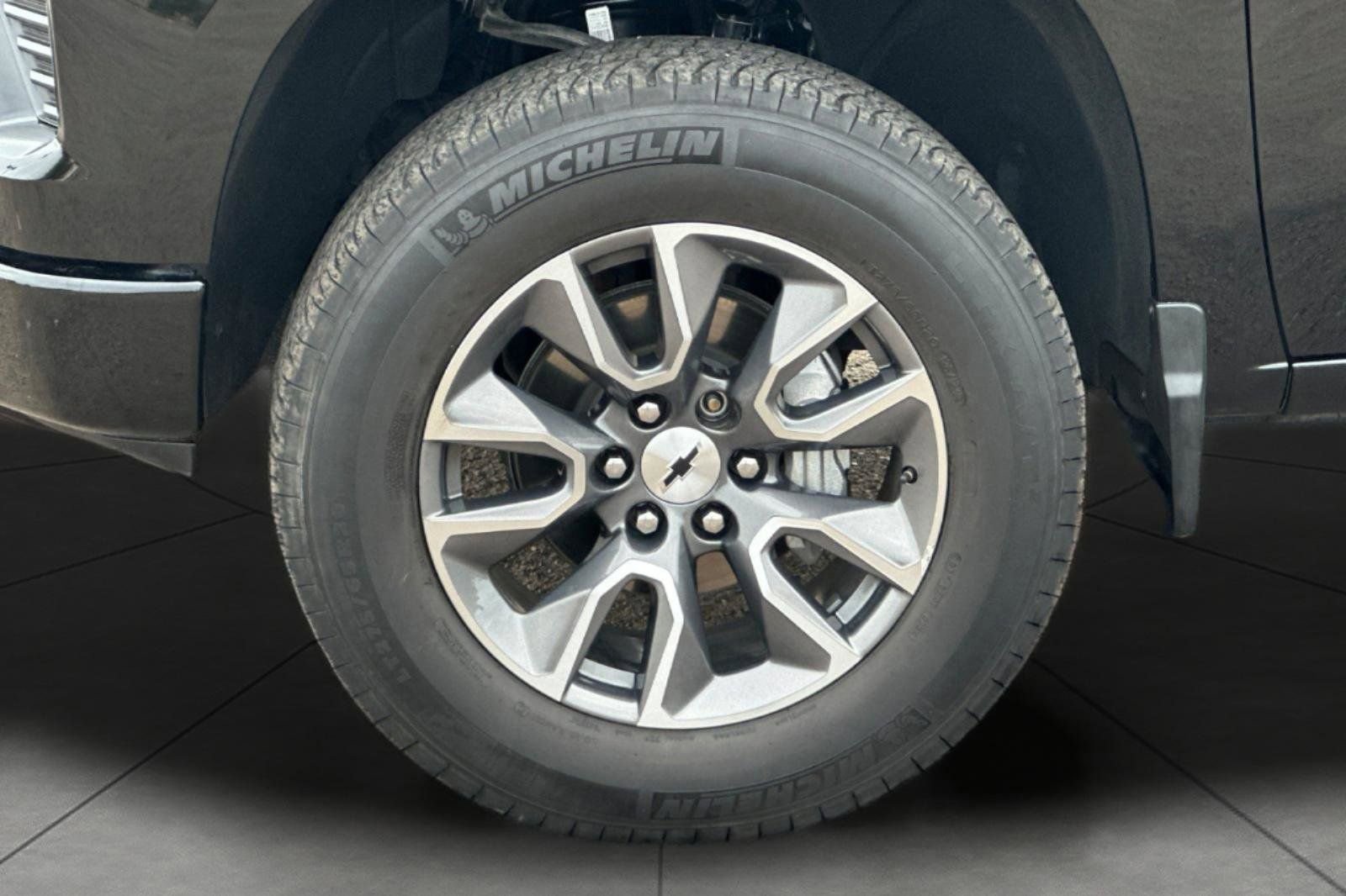 Used 2025 Chevrolet Silverado 1500 LT Trail Boss w/ LT Trail Boss Premium Package AWD/4WD image 32
