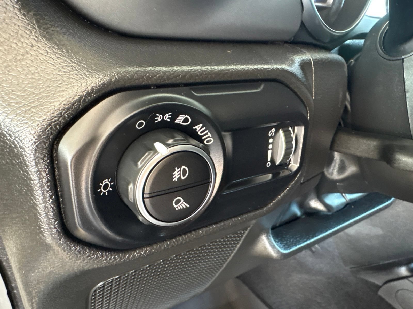 Used 2023 Jeep Gladiator Sport AWD/4WD image 12
