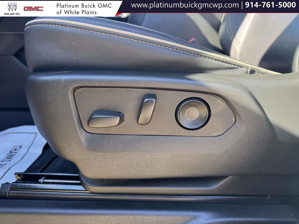 Used 2023 GMC Yukon SLT w/ SLT Luxury Package image 17