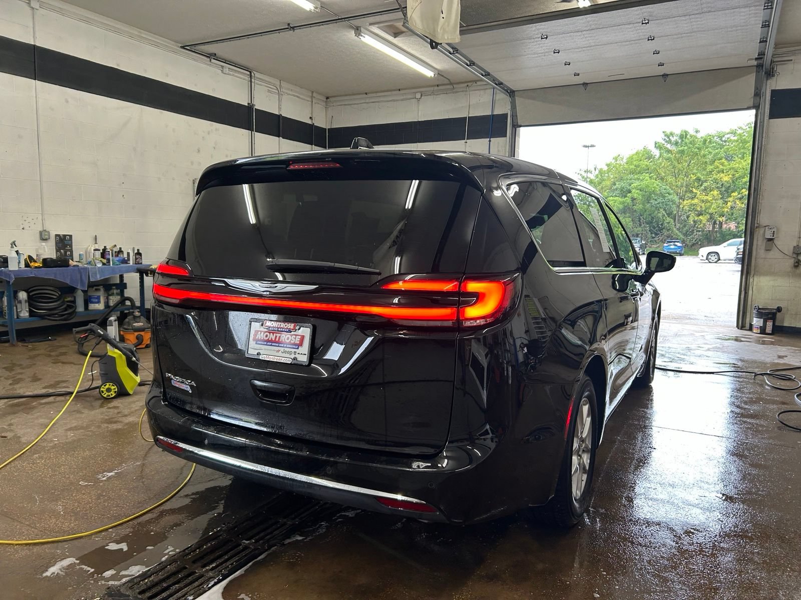 Certified 2025 Chrysler Pacifica Select FWD image 7