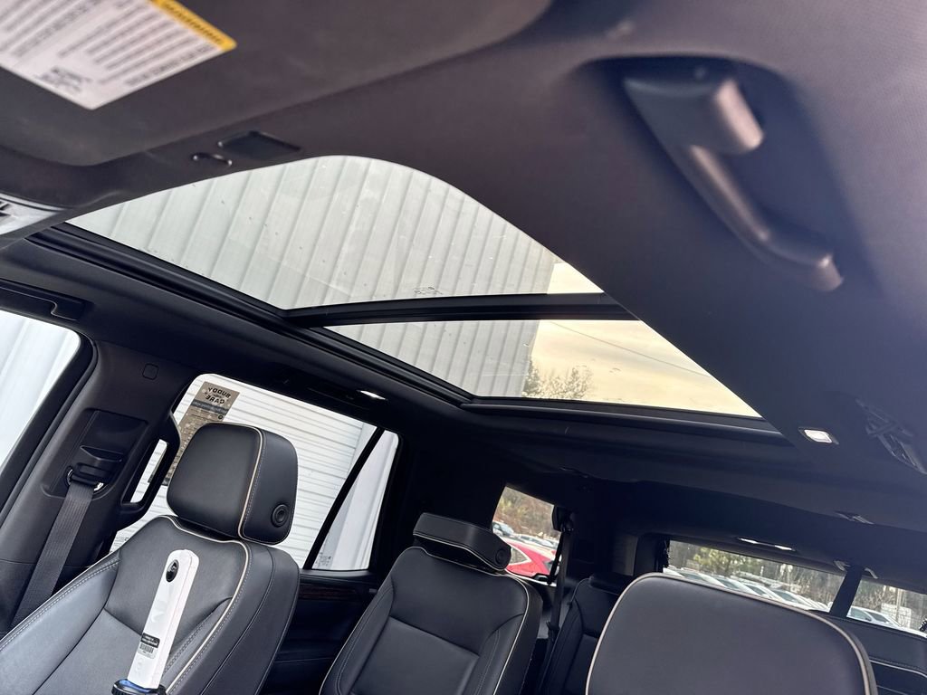 Used 2021 Chevrolet Tahoe Premier w/ Premium Package image 20