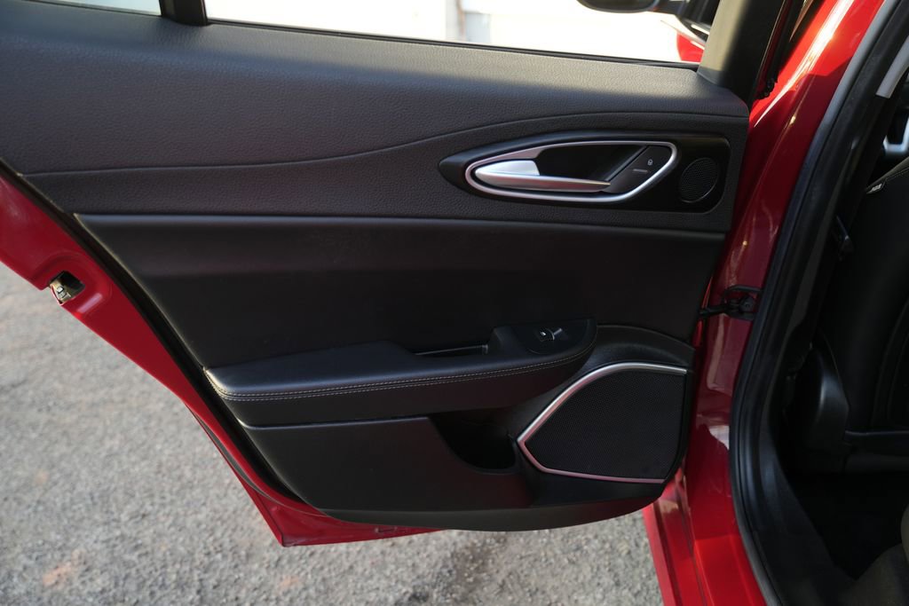 Used 2018 Alfa Romeo Giulia image 24