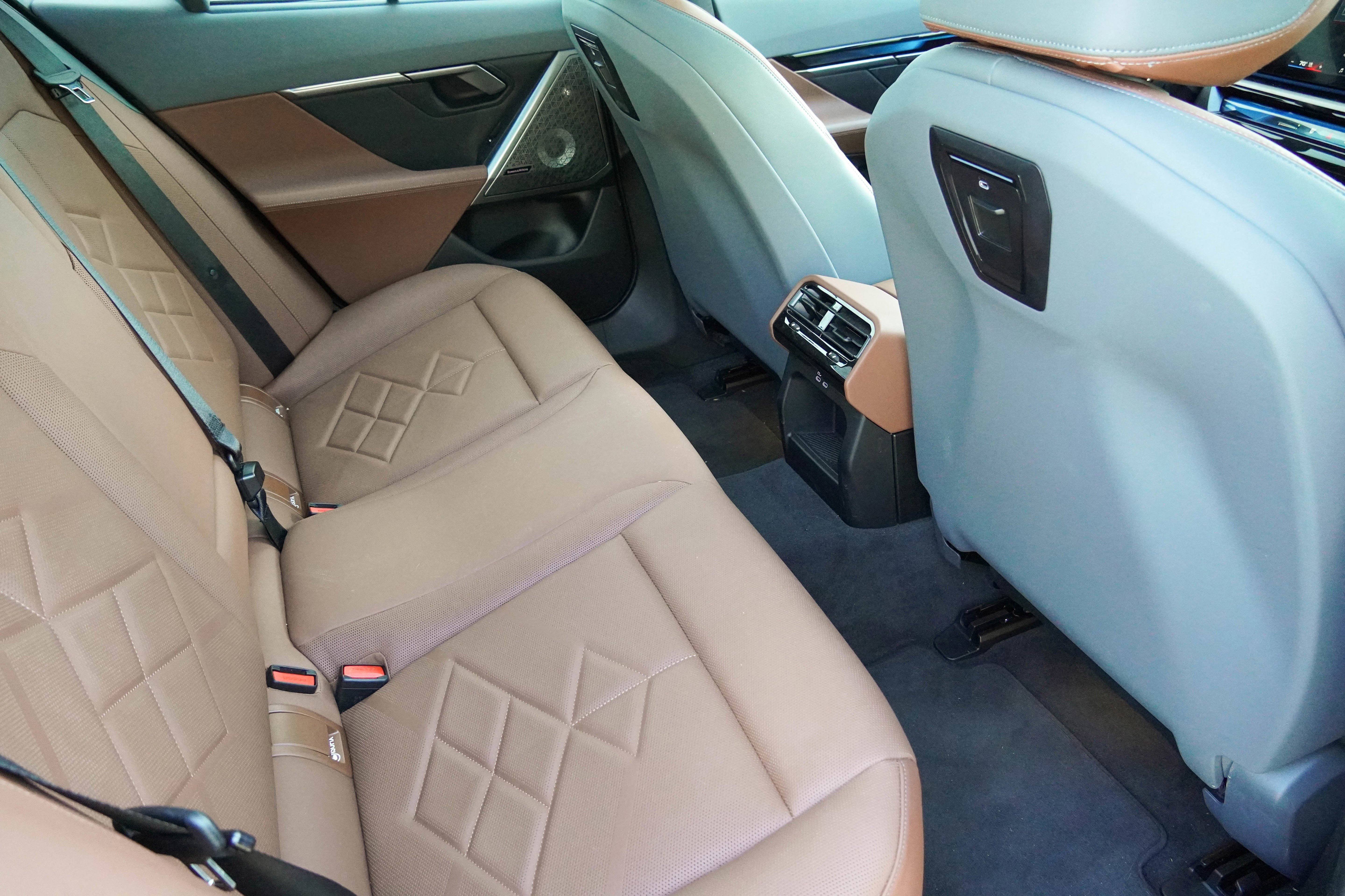 Certified 2024 BMW i5 M60 w/ Executive Package image 31