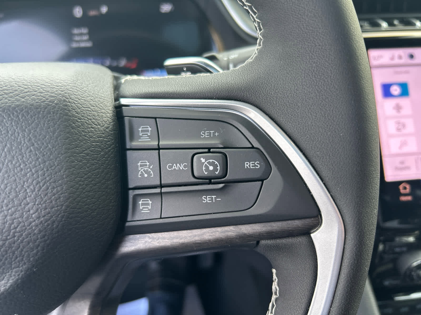 Used 2025 Jeep Grand Cherokee Limited w/ Trailer Tow Package image 31