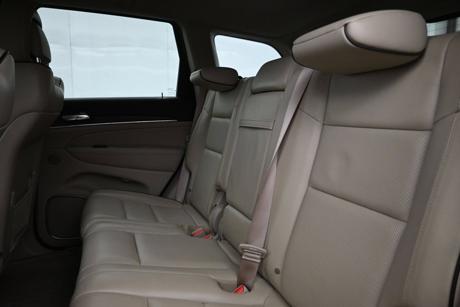 Used 2020 Jeep Grand Cherokee Overland AWD/4WD image 22
